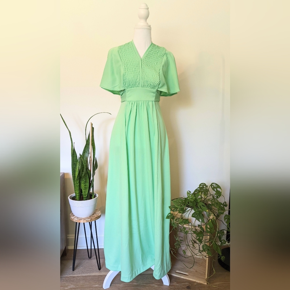 Vintage 1960s mod pistachio green maxi dress with batwing sleeves party prom